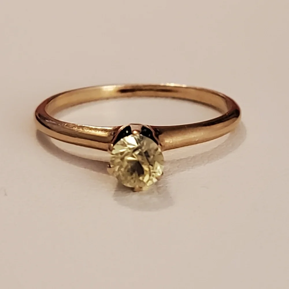 14k yg solitaire yellow topaz ring